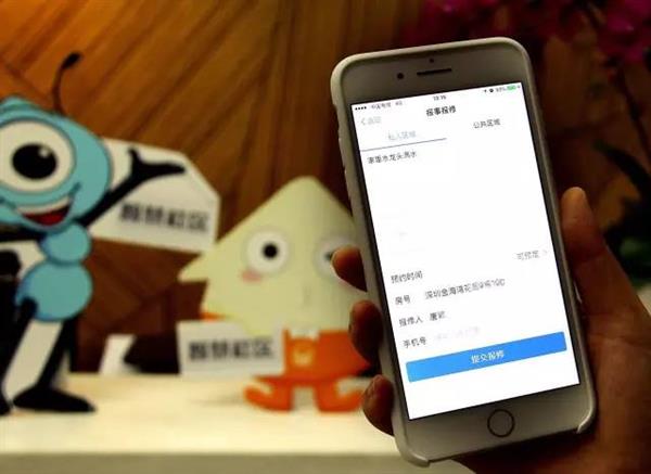 我们用最近很火的DeepSeek挑战了物理所出的竞赛题，结果... | 内附答案